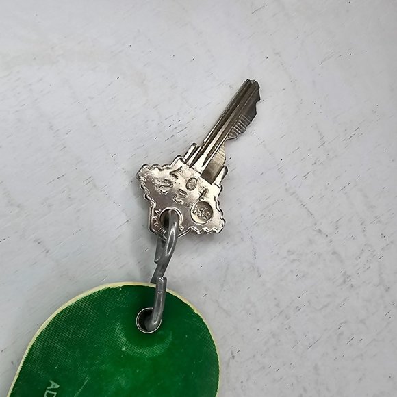 Vintage Innisbrook Hotel Key Fob Tarpon Springs Florida Room 107 - Picture 6 of 6